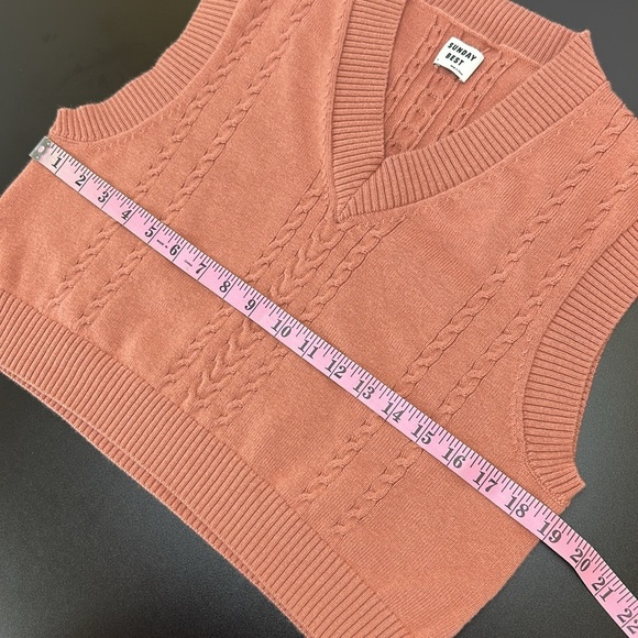 Aritzia Sunday Best Wool Blend V Neck Crop Vest Medium Soft Comfy Cable Knit - Picture 7 of 9